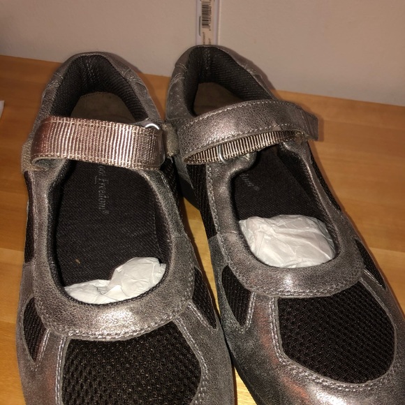 barefoot freedom (Drew) Shoes - NEW Mary Jane, rosy metallic, 10.5 WW